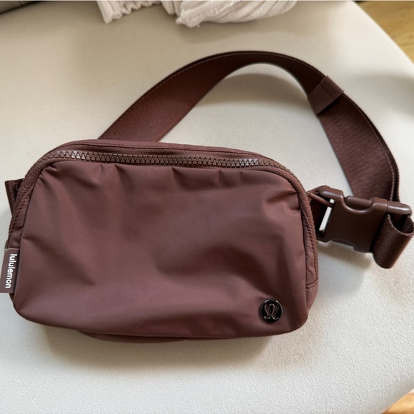 NWOT Lululemon Everywhere Belt Bag - Java - 1L - Picture 3 of 3